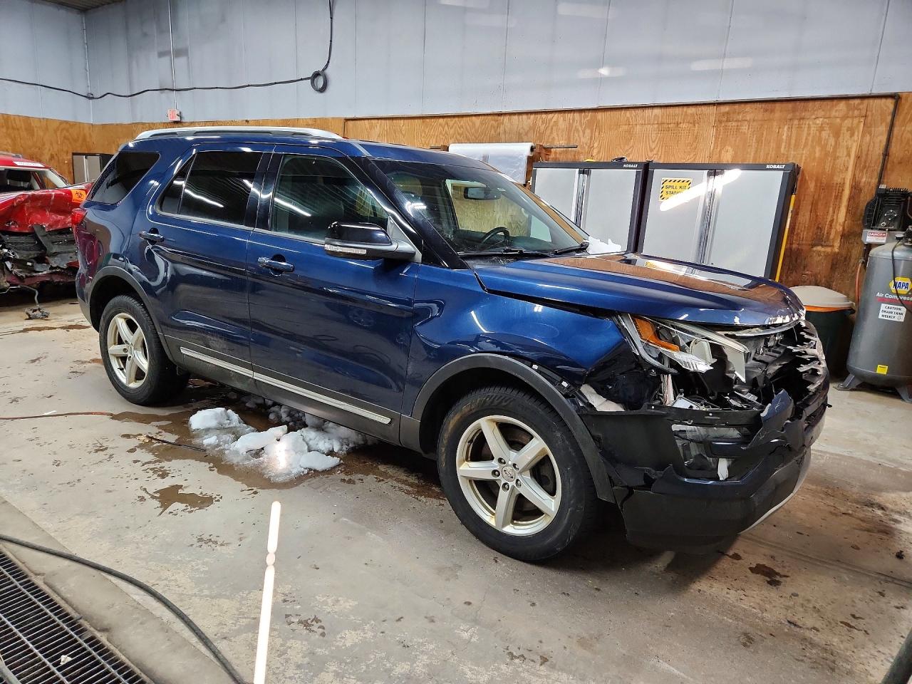 2016 FORD EXPLORER XLT photo 4