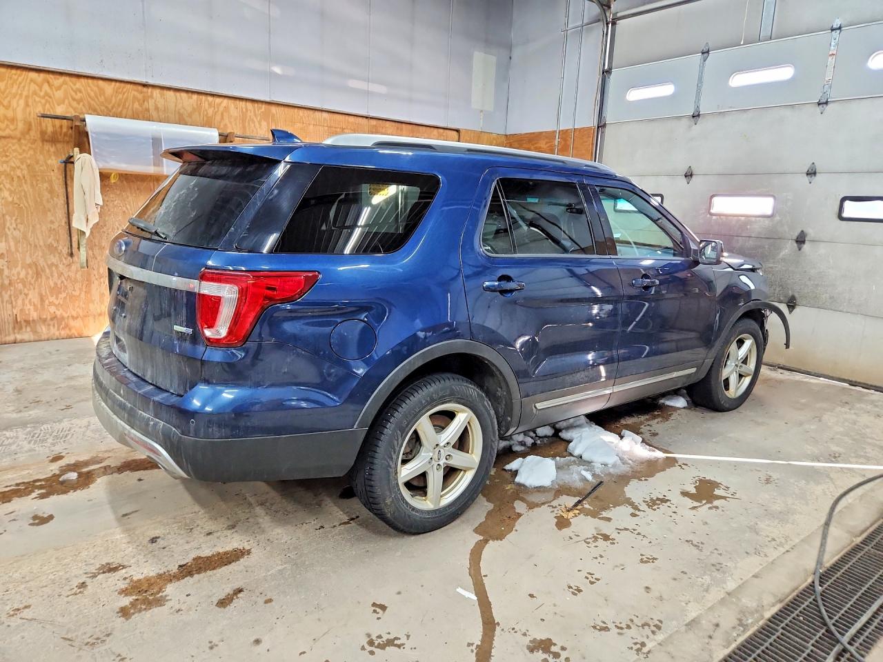 2016 FORD EXPLORER XLT photo 3