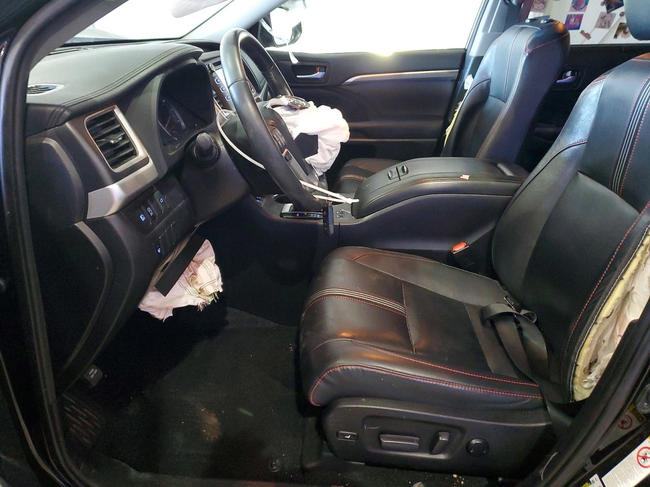 2019 TOYOTA HIGHLANDER SE photo 19