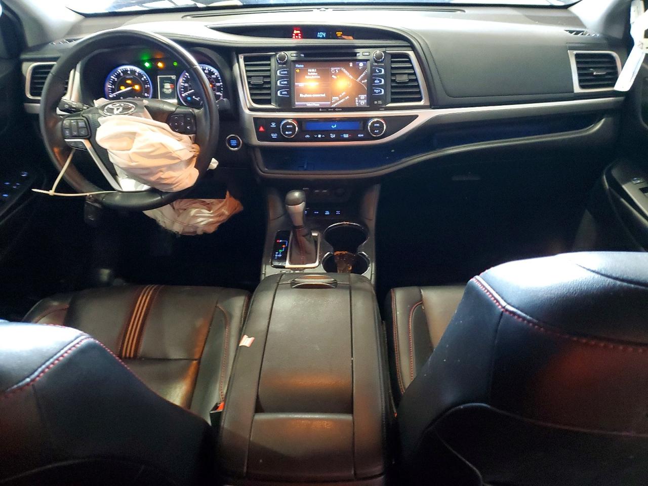 2019 TOYOTA HIGHLANDER SE photo 22