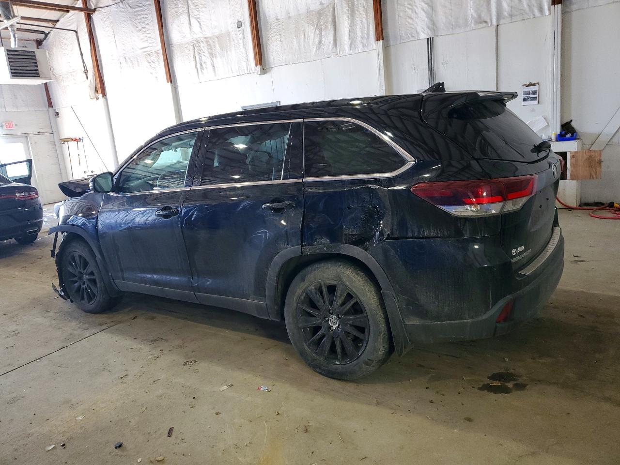 2019 TOYOTA HIGHLANDER SE photo 4
