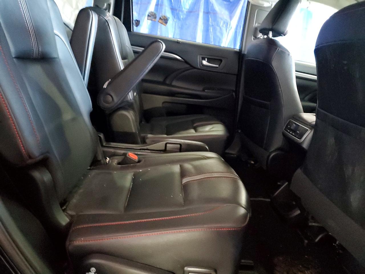 2019 TOYOTA HIGHLANDER SE photo 31