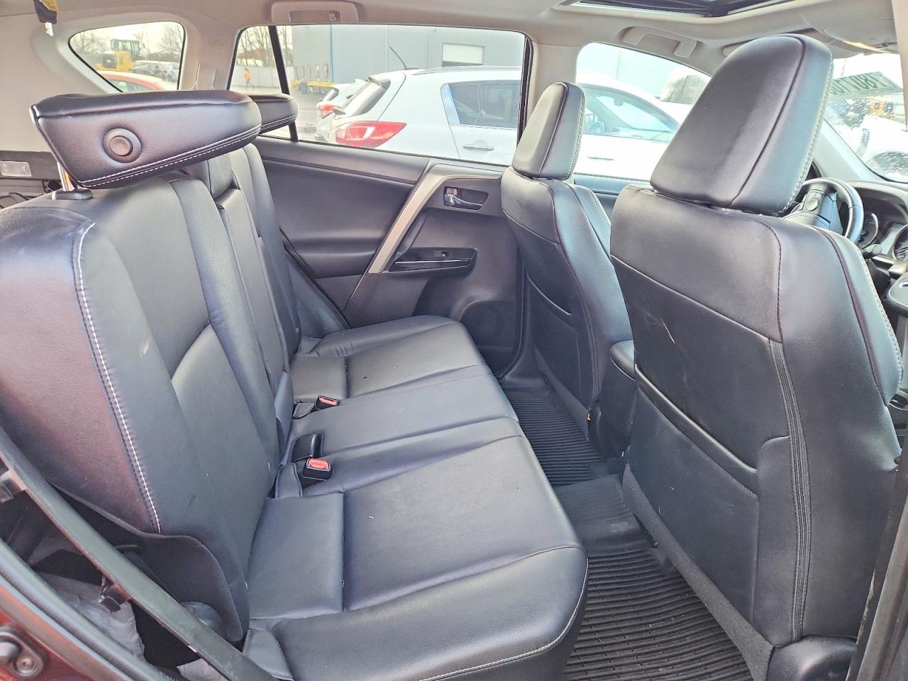 2016 TOYOTA RAV4 photo 19