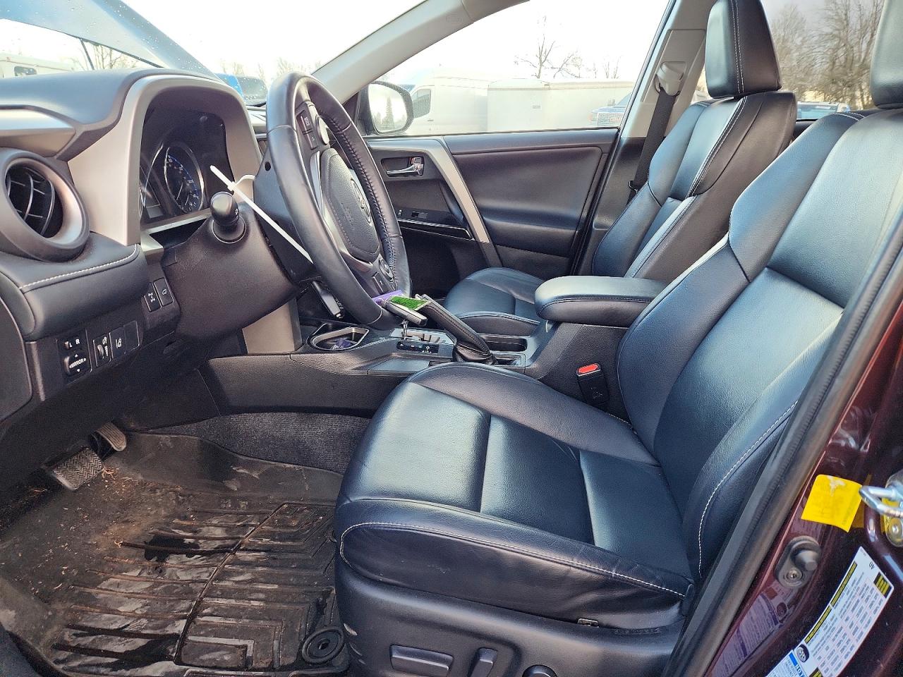 2016 TOYOTA RAV4 photo 13