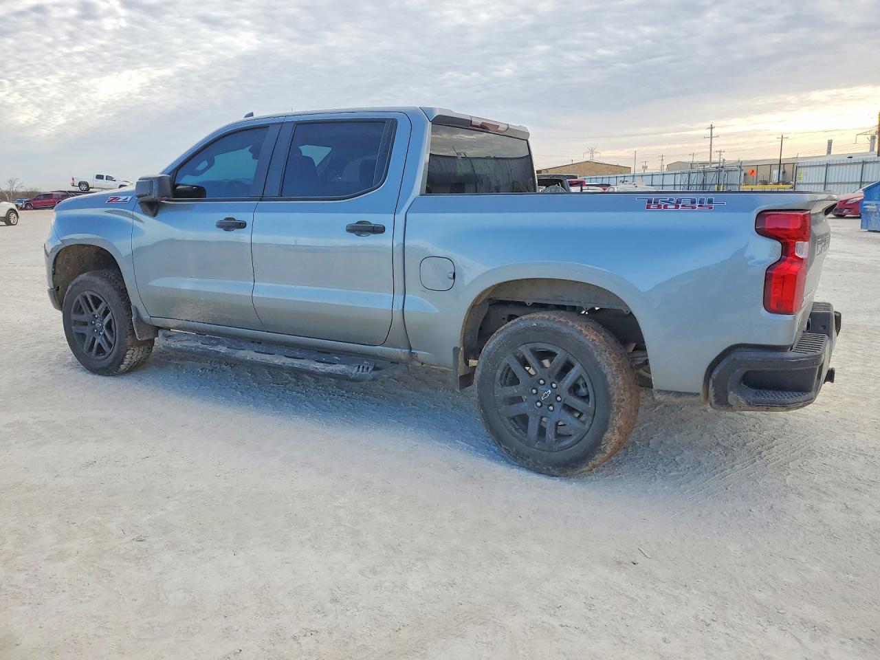 2024 CHEVROLET SILVERADO K1500 TRAIL BOSS CUSTOM photo 3
