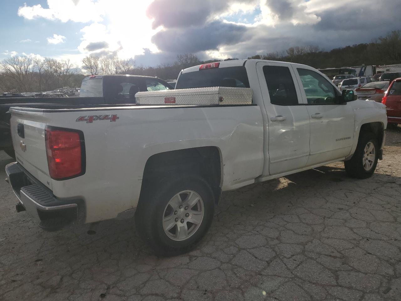 2016 CHEVROLET SILVERADO K1500 LT photo 5