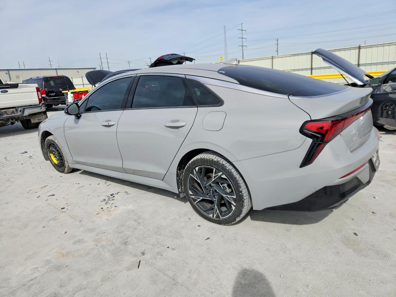 2025 KIA K5 photo 2