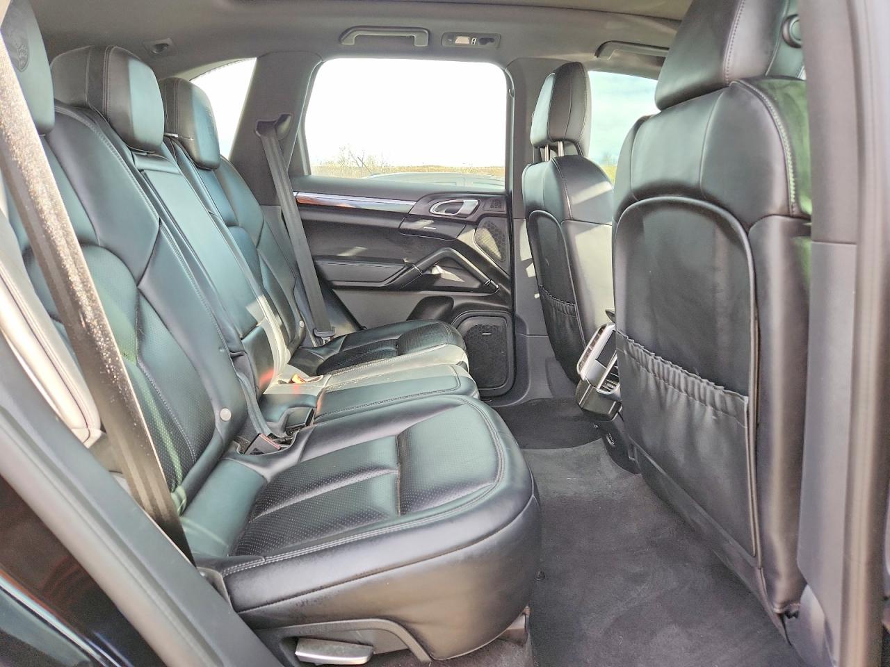 2018 PORSCHE CAYENNE photo 11