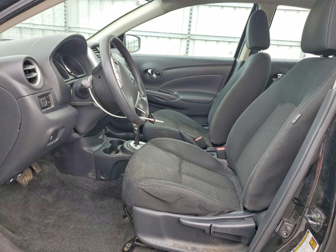 2019 NISSAN VERSA SV photo 7
