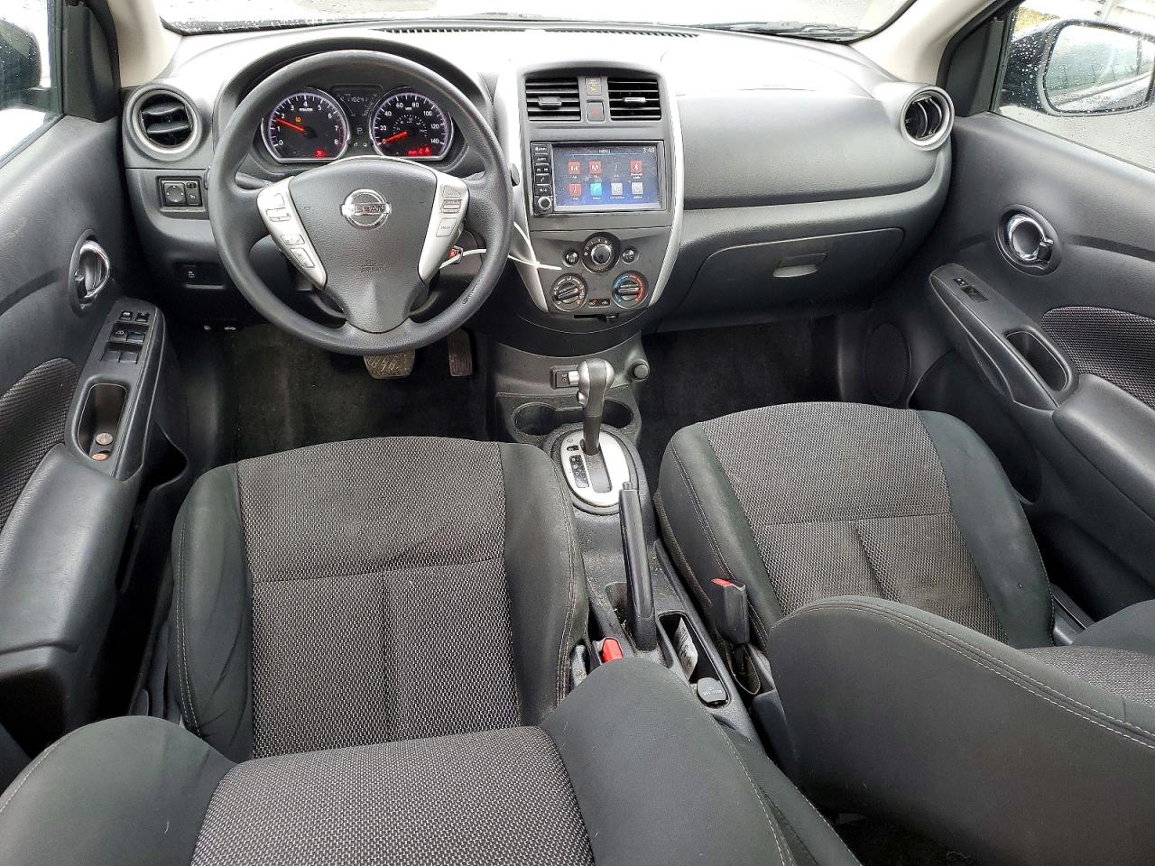 2019 NISSAN VERSA SV photo 8