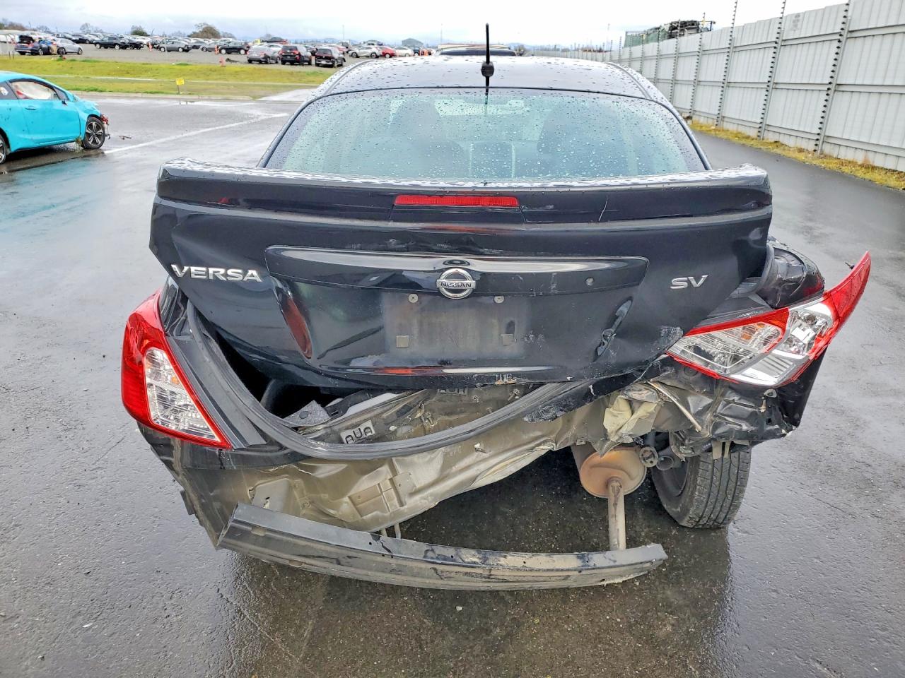 2019 NISSAN VERSA SV photo 6