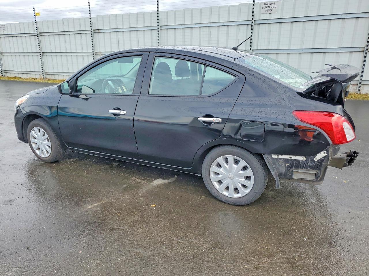2019 NISSAN VERSA SV photo 2