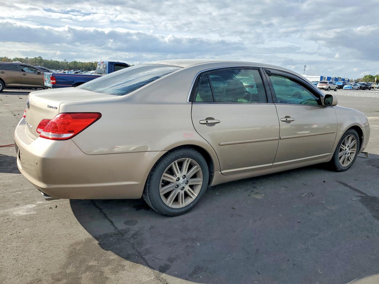 2006 TOYOTA AVALON photo 3