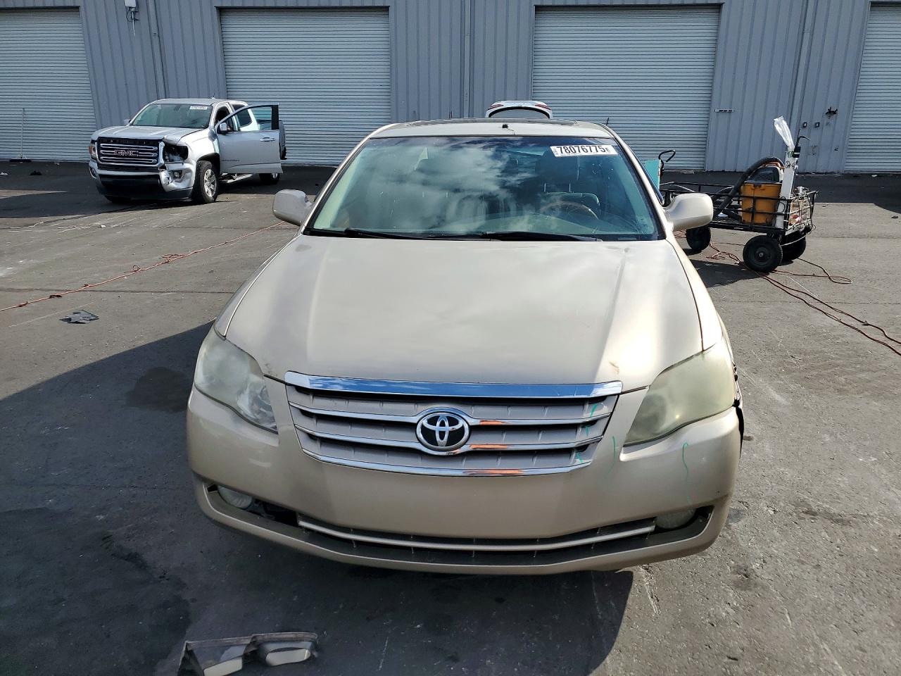 2006 TOYOTA AVALON photo 5