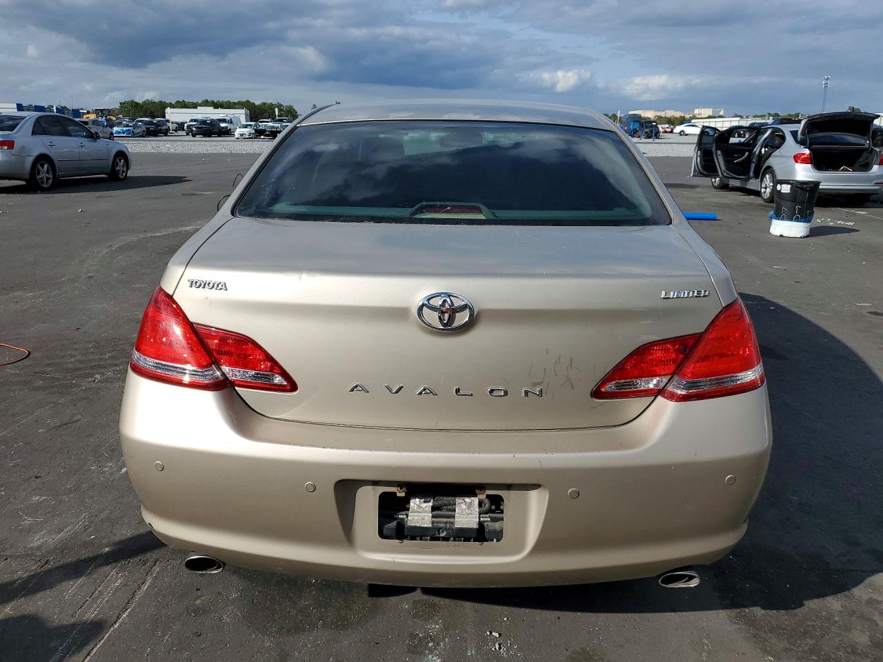 2006 TOYOTA AVALON photo 6