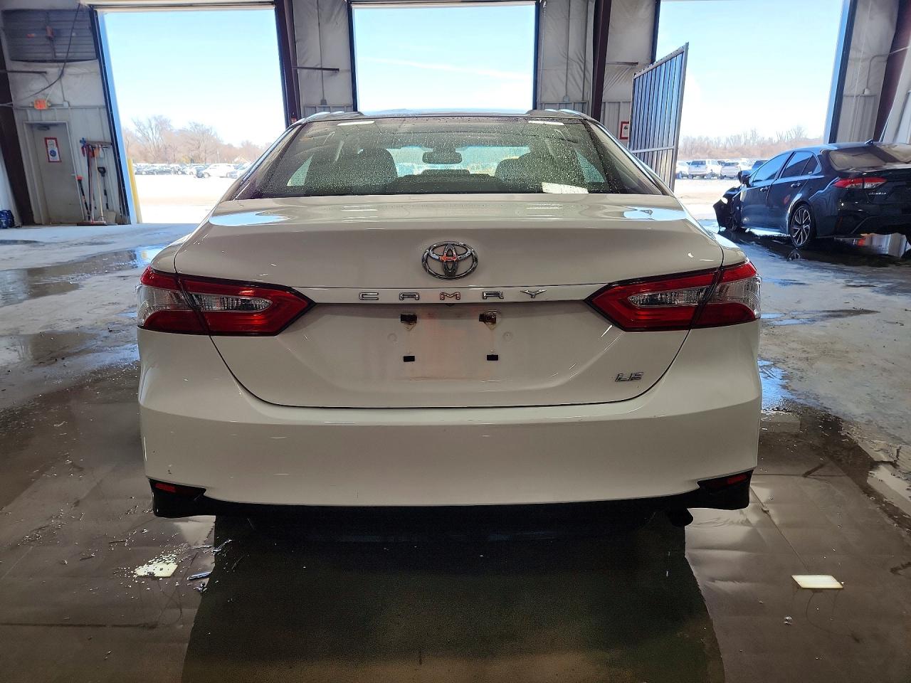 2018 TOYOTA CAMRY LE photo 6
