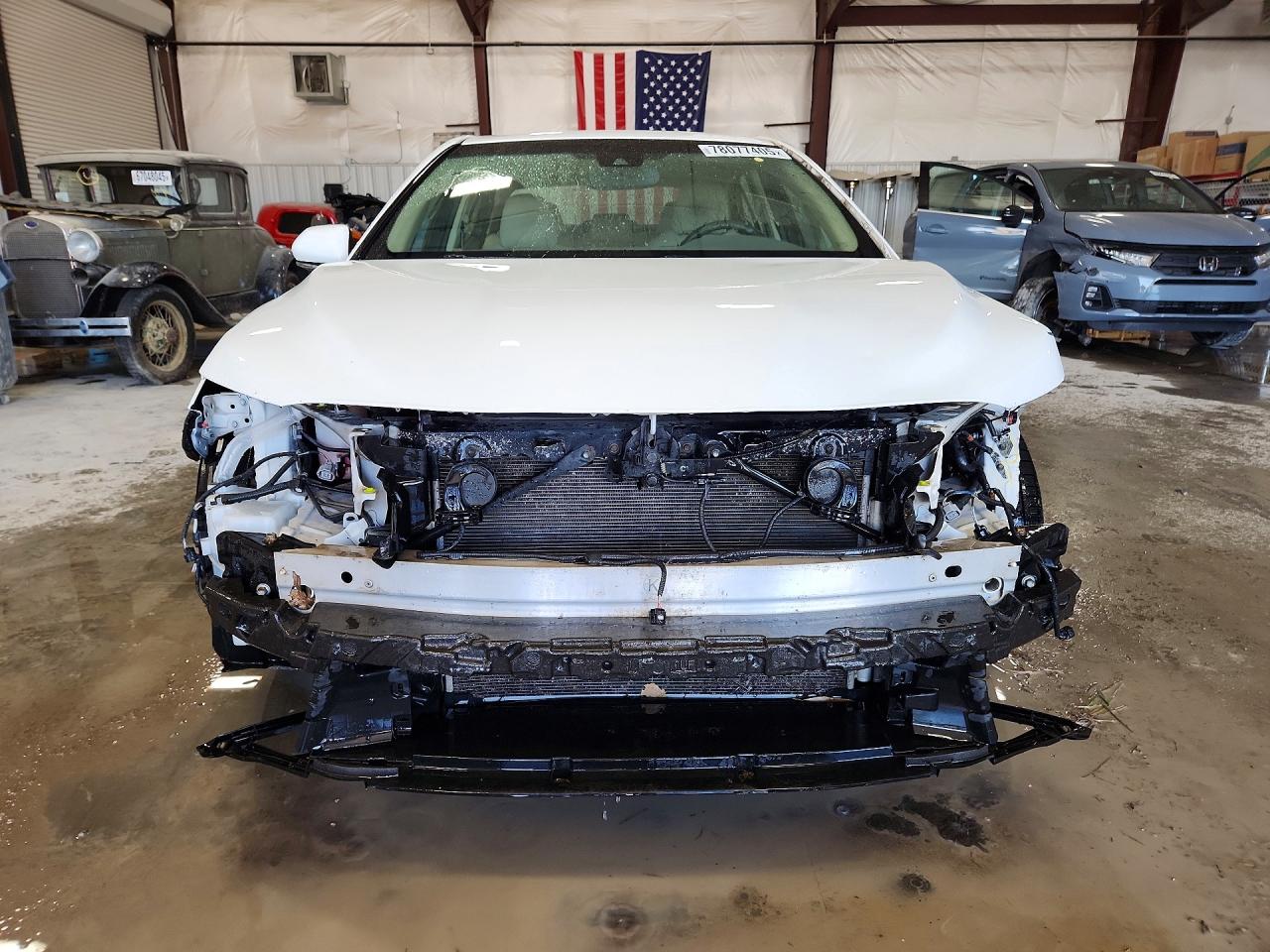 2018 TOYOTA CAMRY LE photo 5