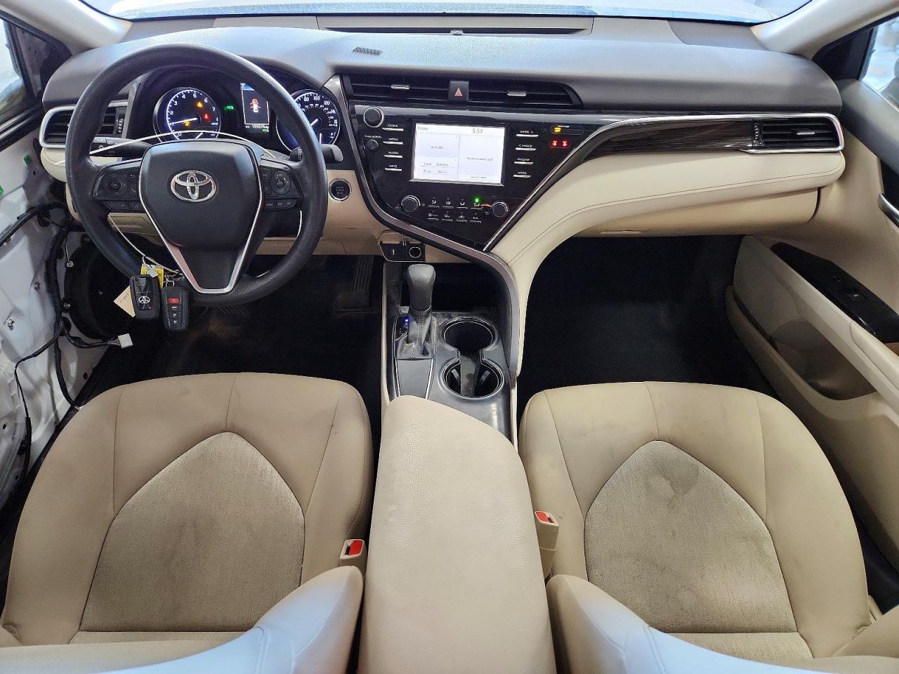 2018 TOYOTA CAMRY LE photo 8