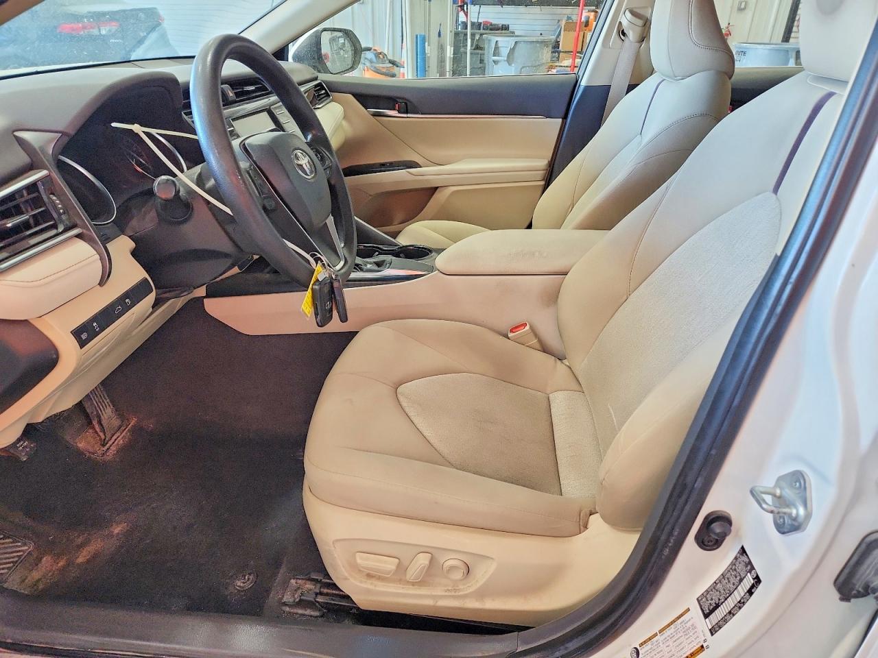 2018 TOYOTA CAMRY LE photo 7