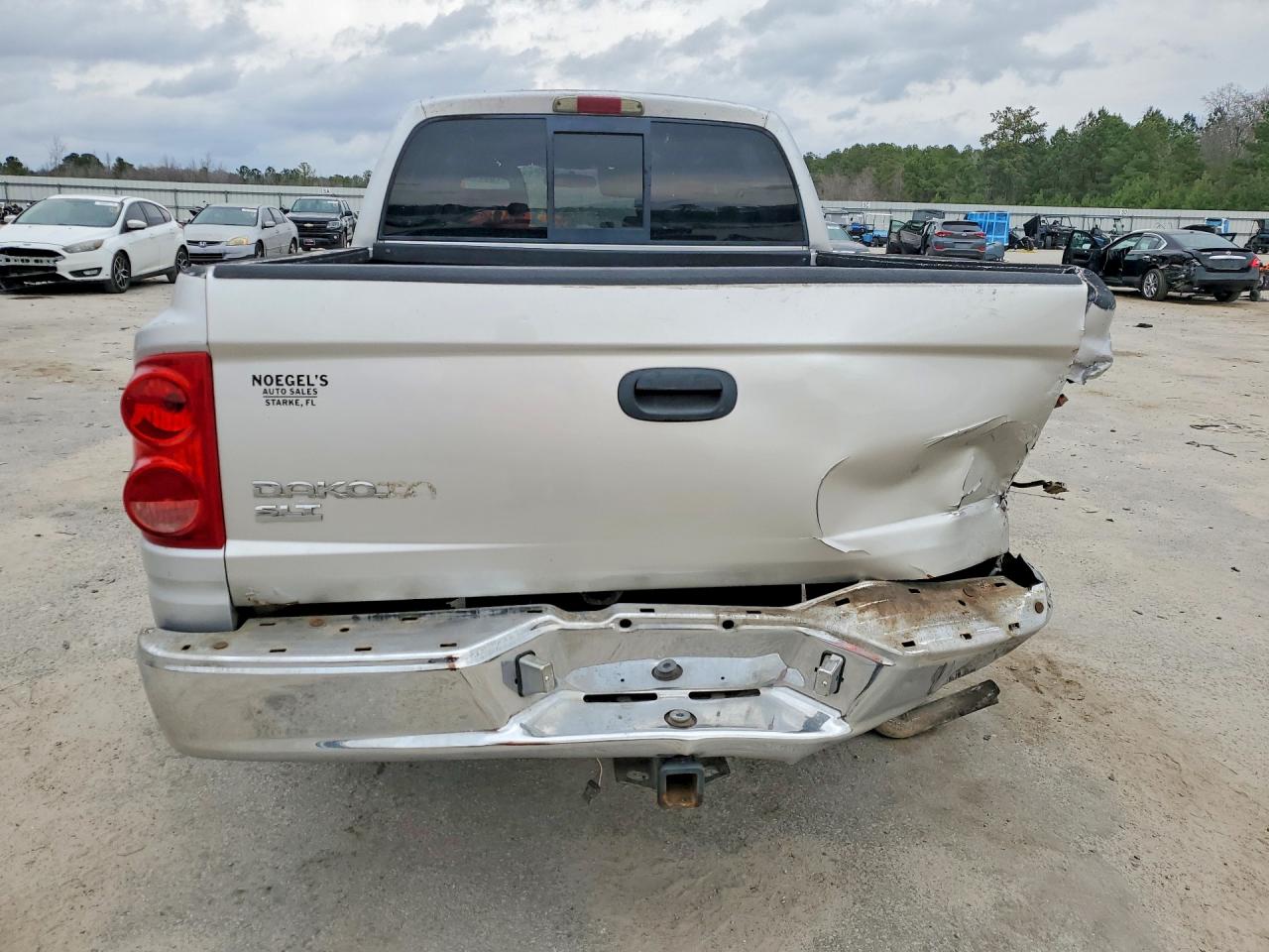 2005 DODGE DAKOTA QUAD SLT photo 16