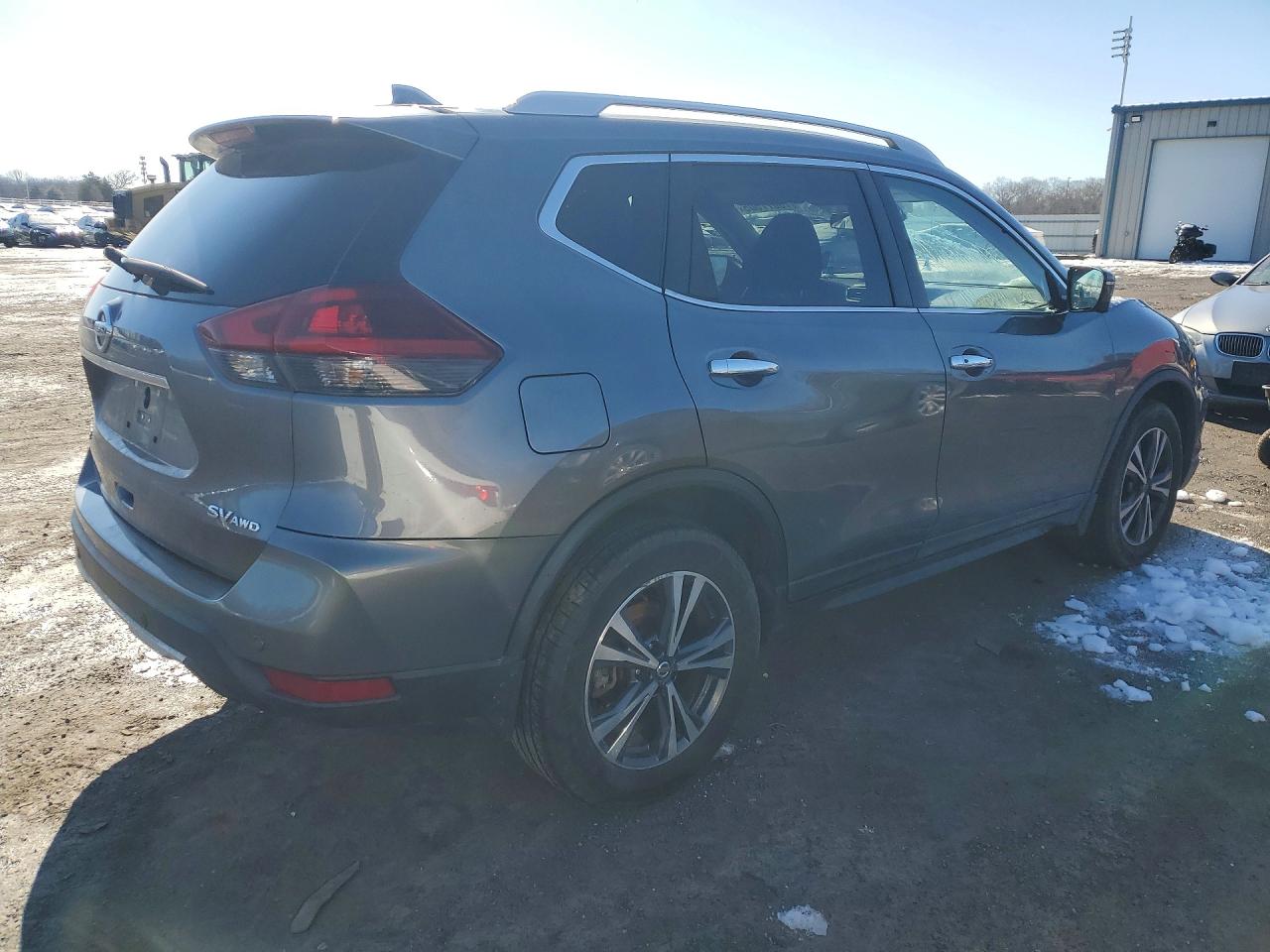 2019 NISSAN ROGUE SV photo 3