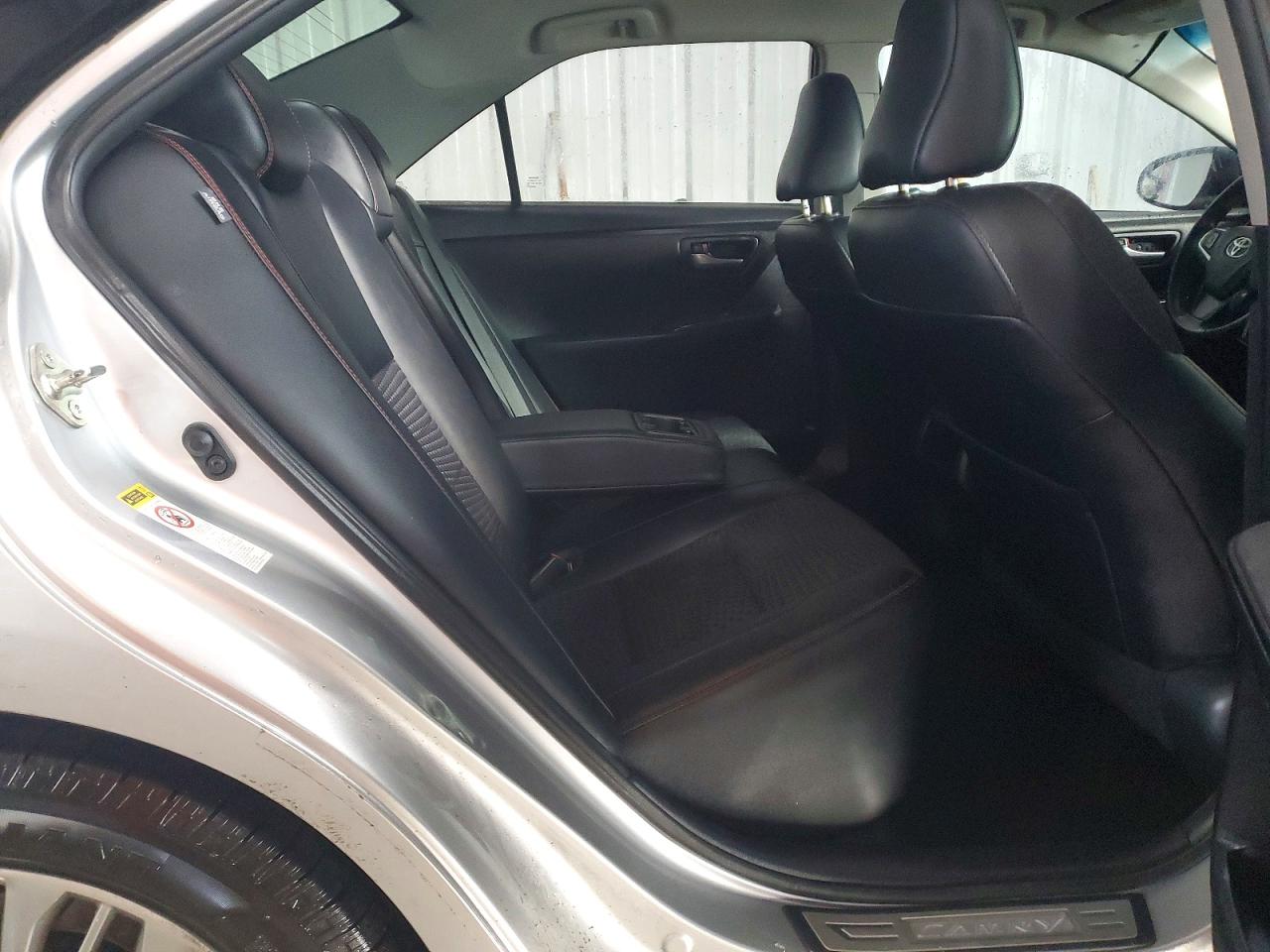 2015 TOYOTA CAMRY SE photo 28