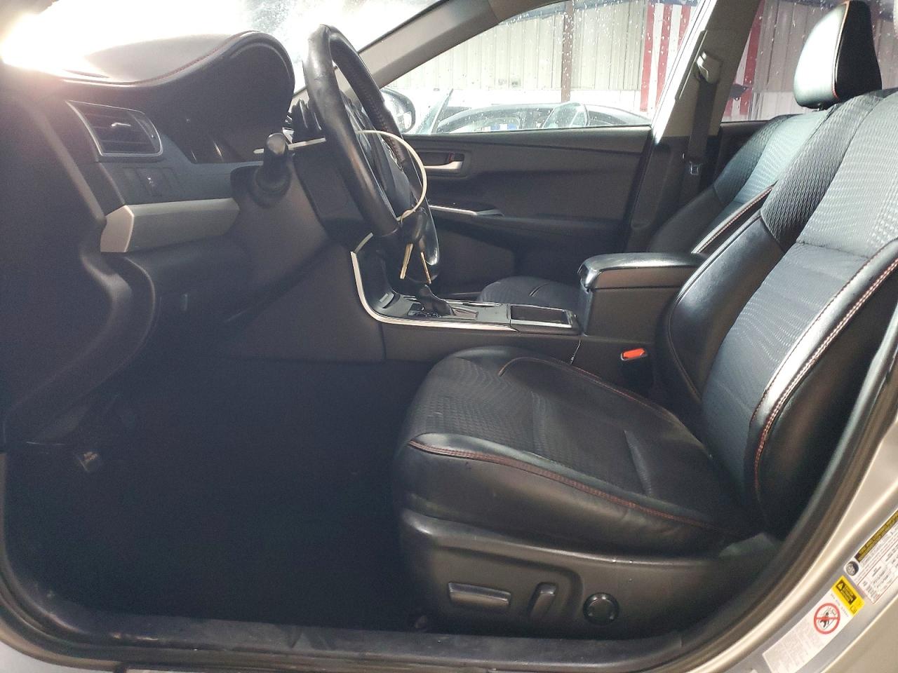 2015 TOYOTA CAMRY SE photo 19
