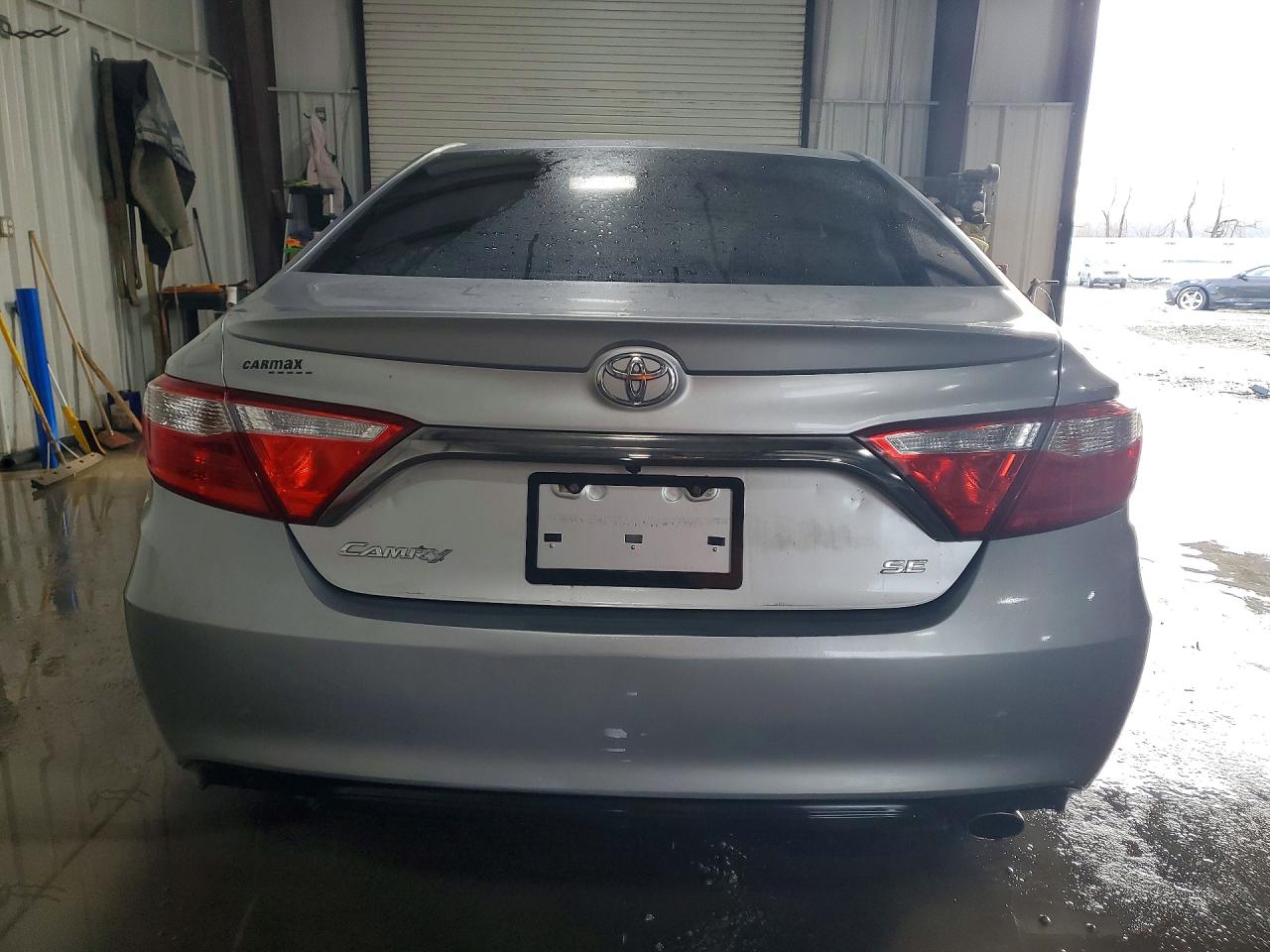 2015 TOYOTA CAMRY SE photo 16