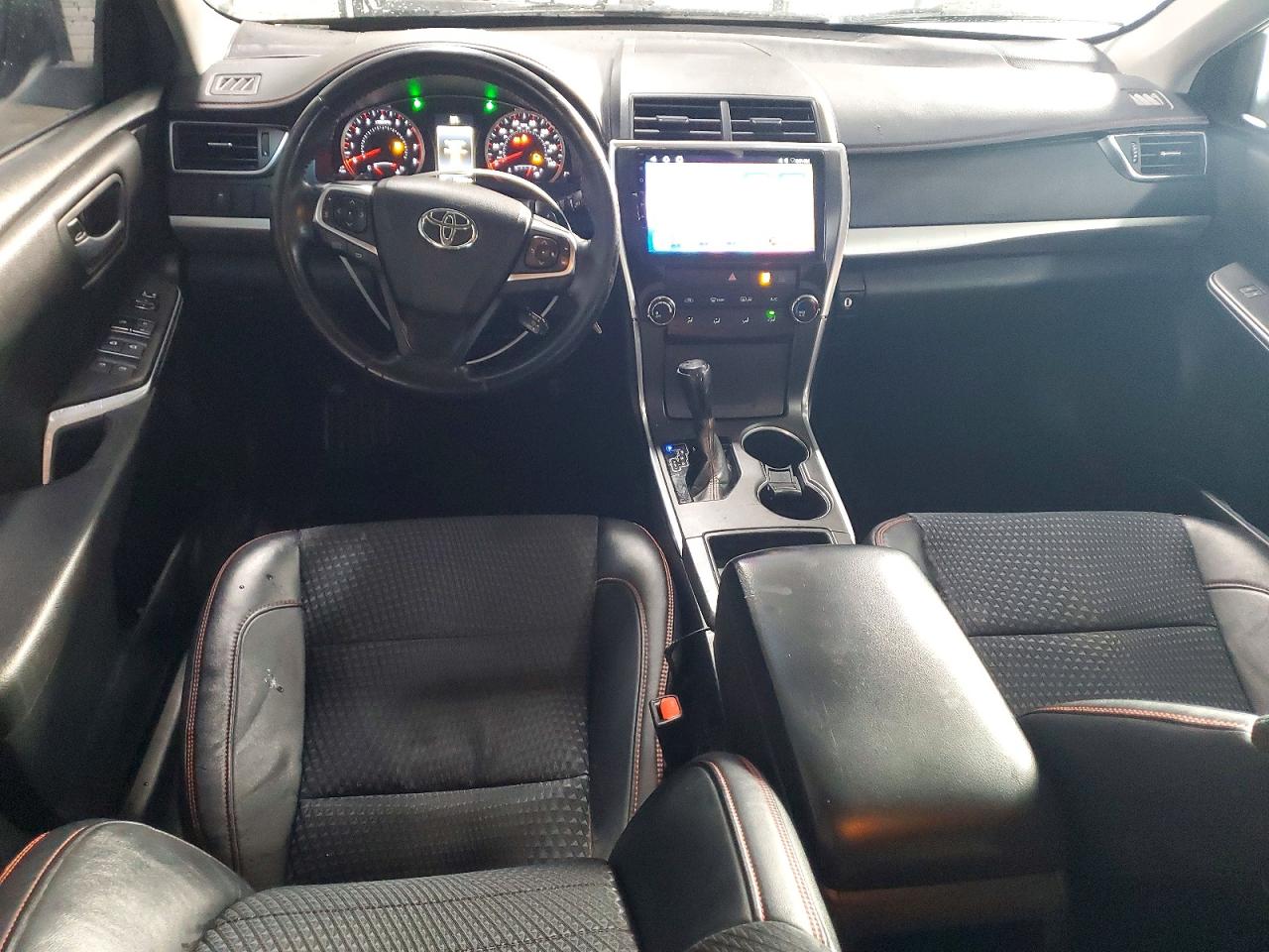2015 TOYOTA CAMRY SE photo 22