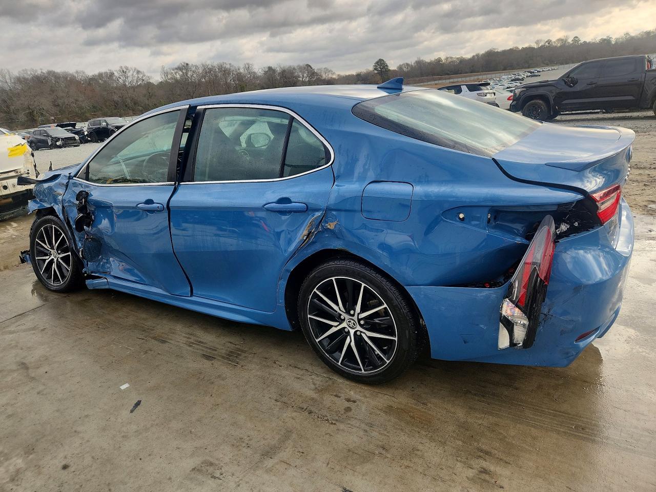 2024 TOYOTA CAMRY SE photo 3