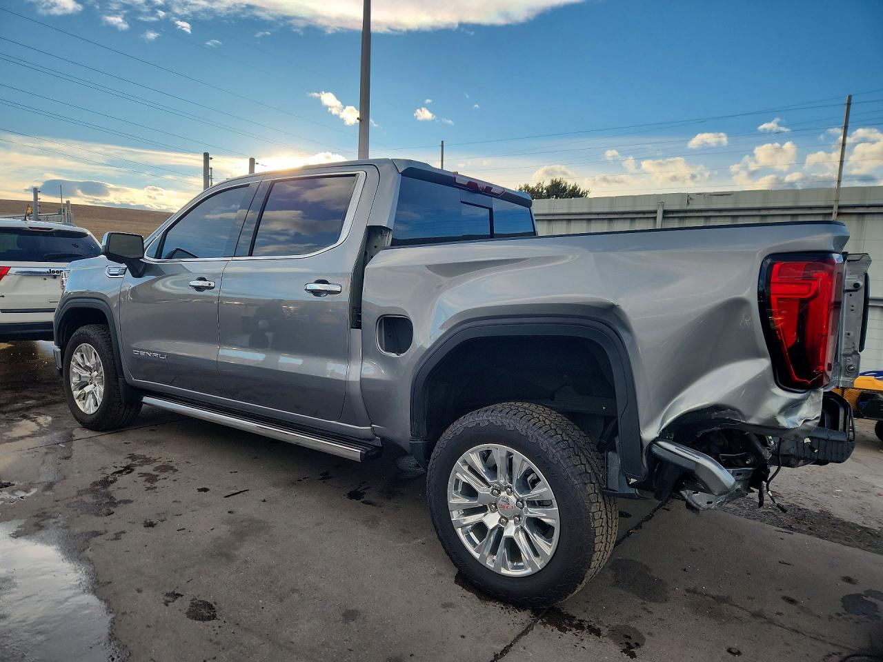 2025 GMC SIERRA K1500 DENALI photo 2