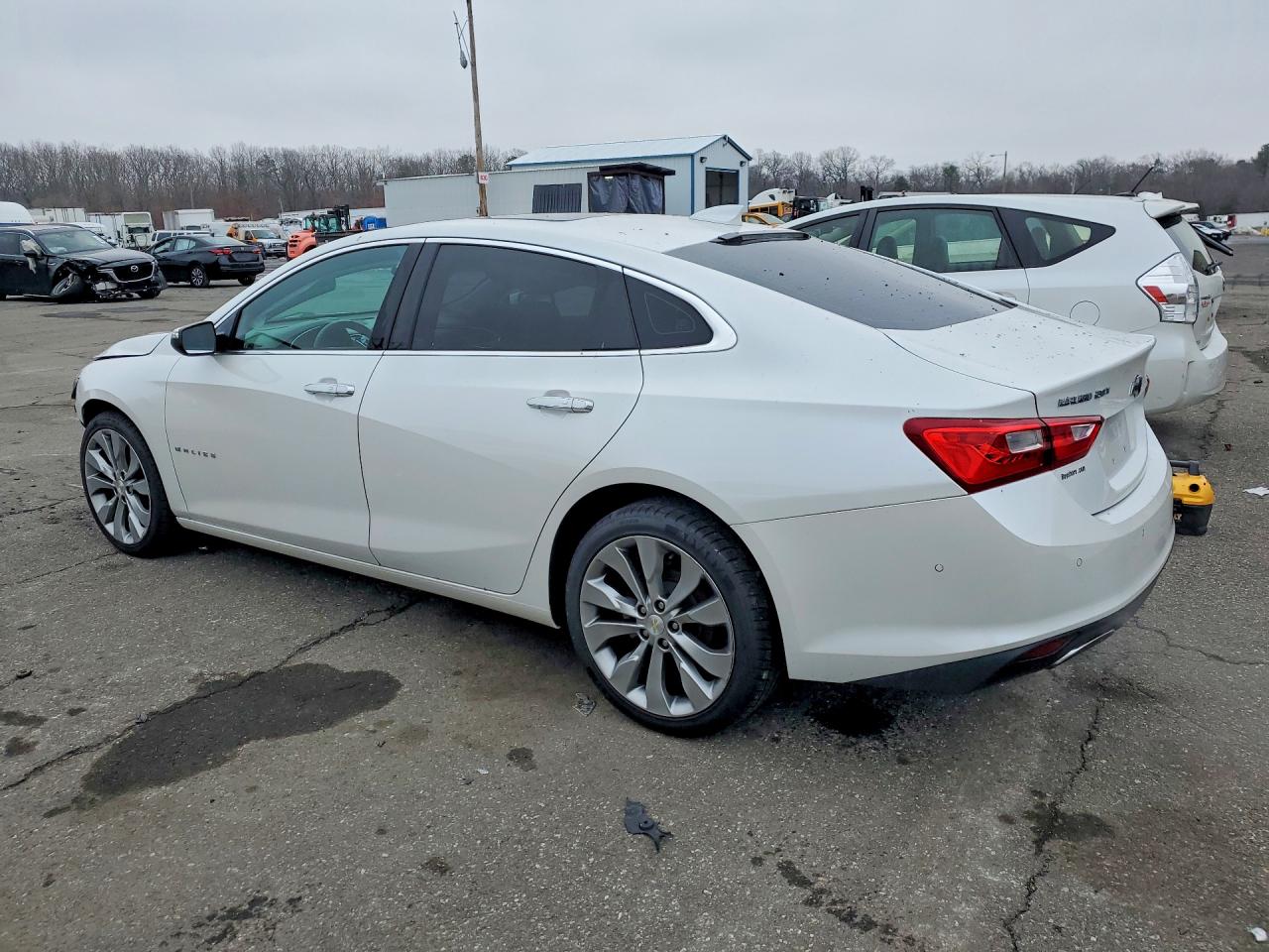2018 CHEVROLET MALIBU PREMIER photo 4