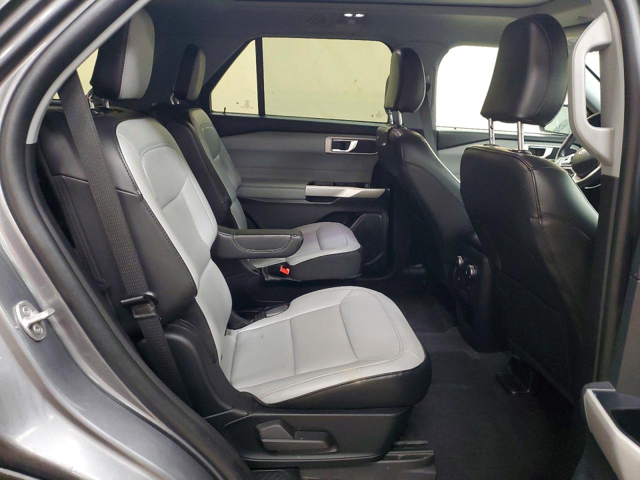2021 FORD EXPLORER XLT photo 21