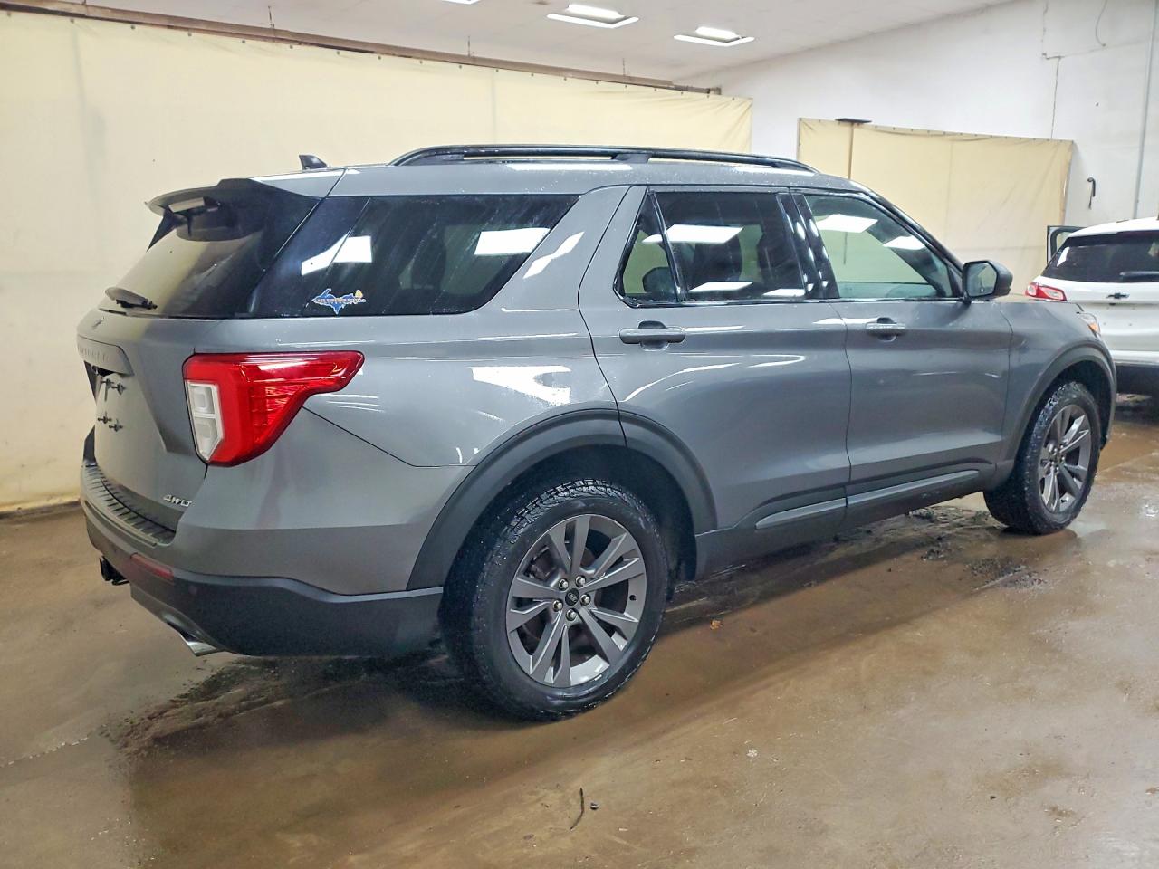 2021 FORD EXPLORER XLT photo 5