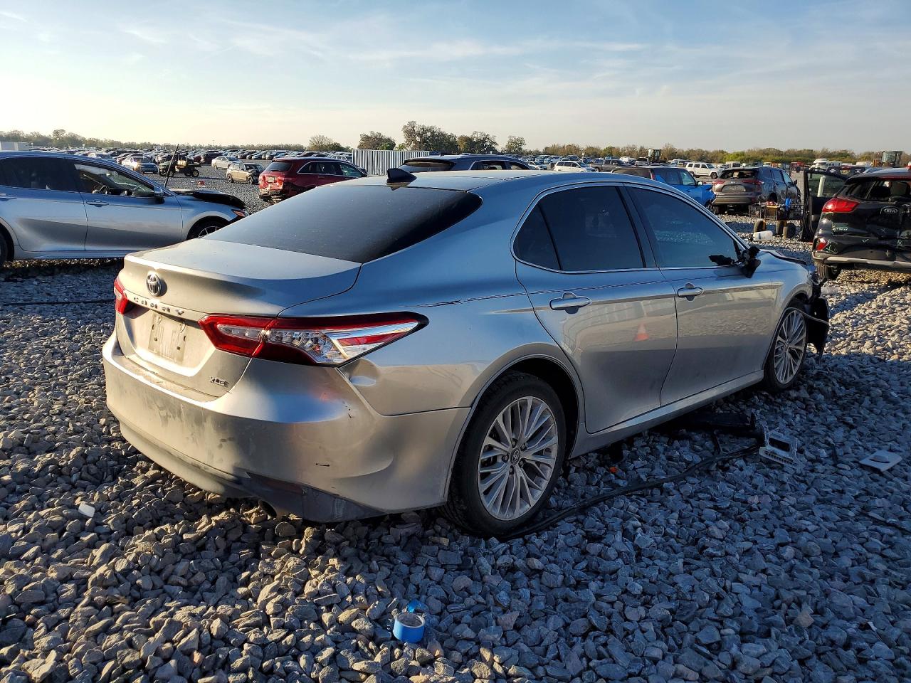 2020 TOYOTA CAMRY XLE photo 7