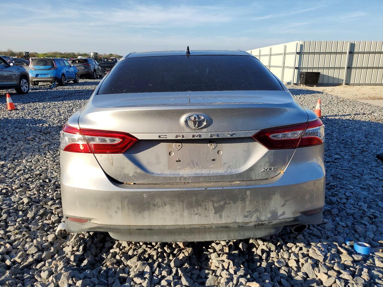 2020 TOYOTA CAMRY XLE photo 16
