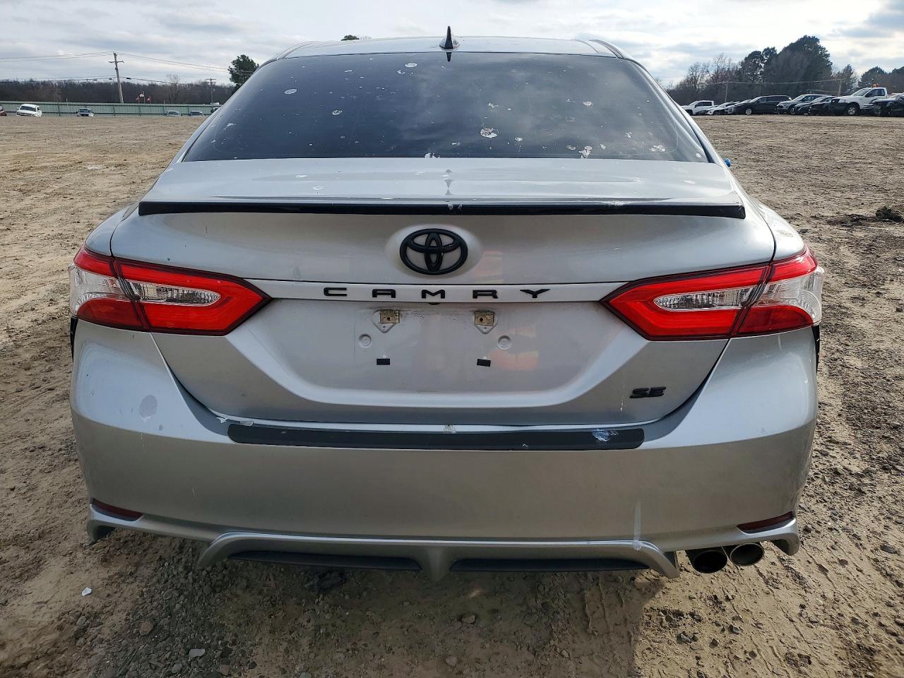 2020 TOYOTA CAMRY SE photo 11