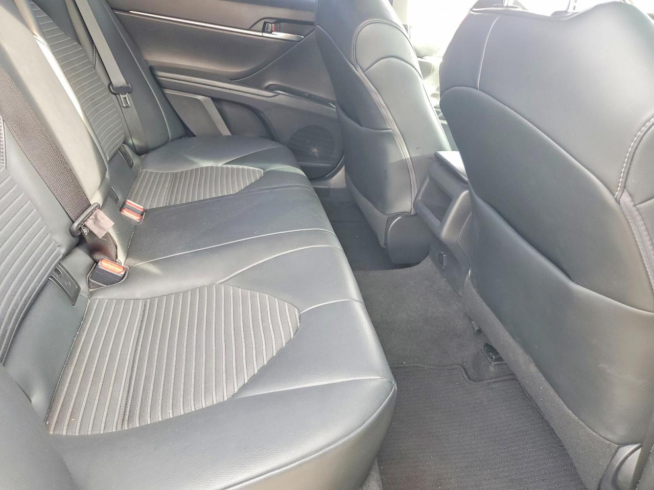 2020 TOYOTA CAMRY SE photo 19