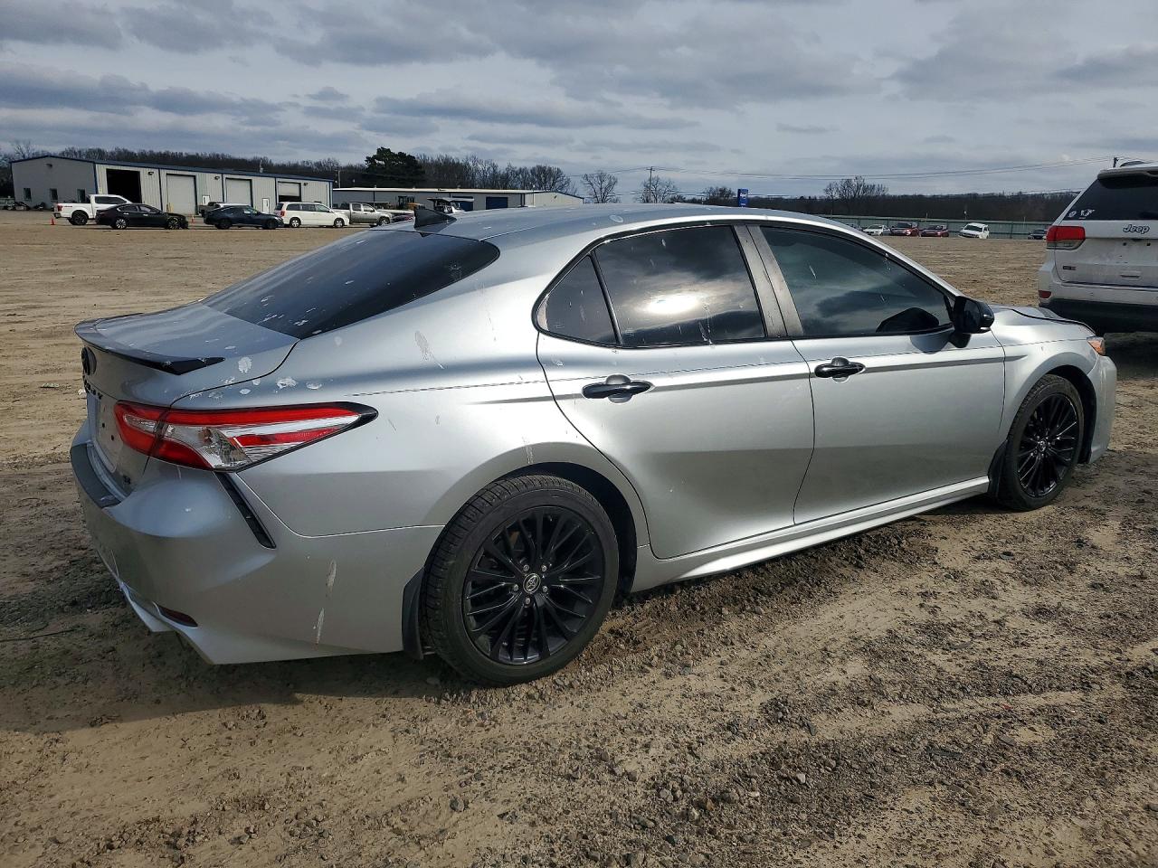 2020 TOYOTA CAMRY SE photo 5