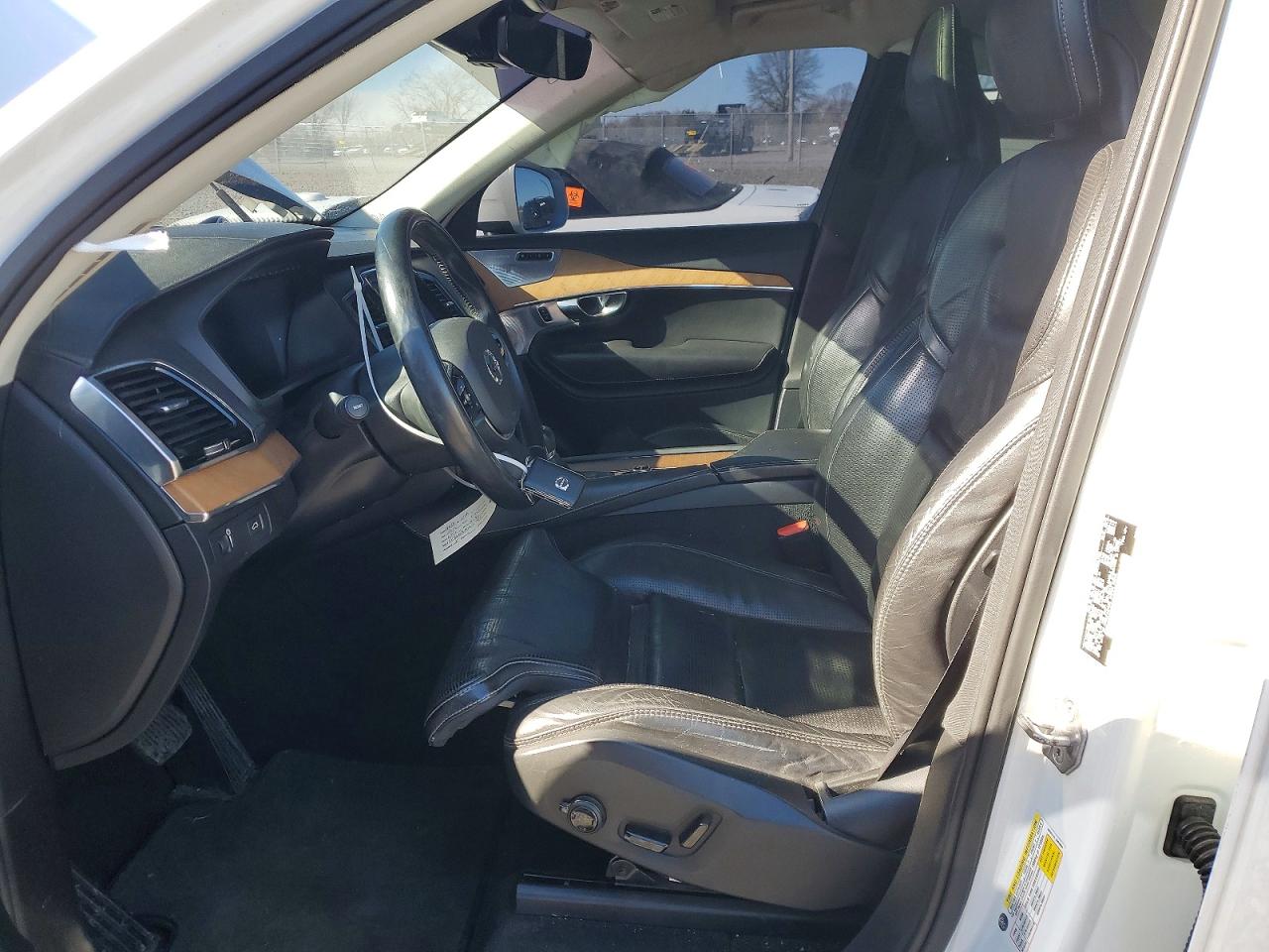 2016 VOLVO XC90 T6 photo 19
