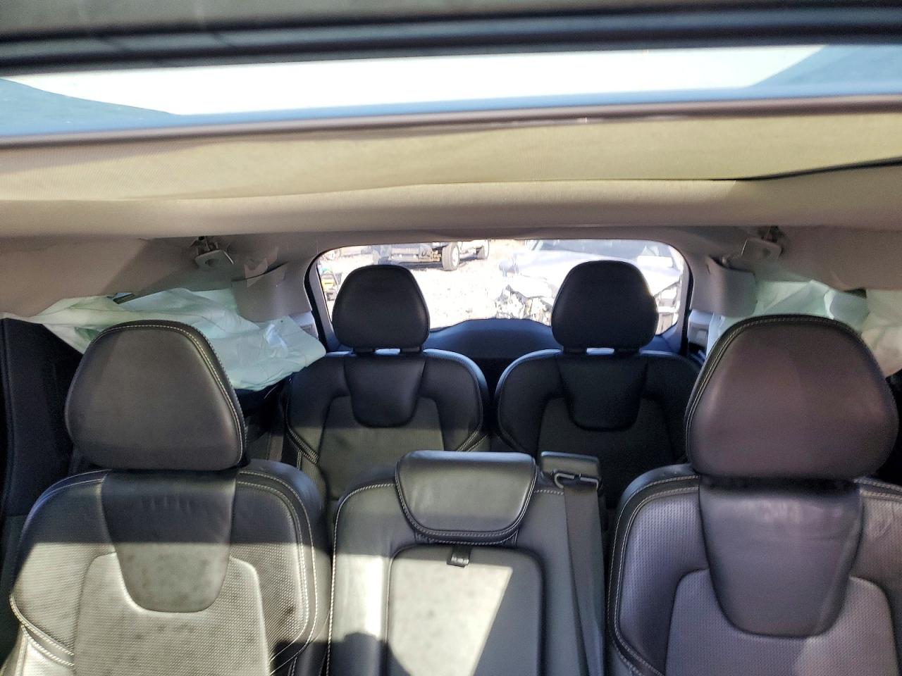 2016 VOLVO XC90 T6 photo 28