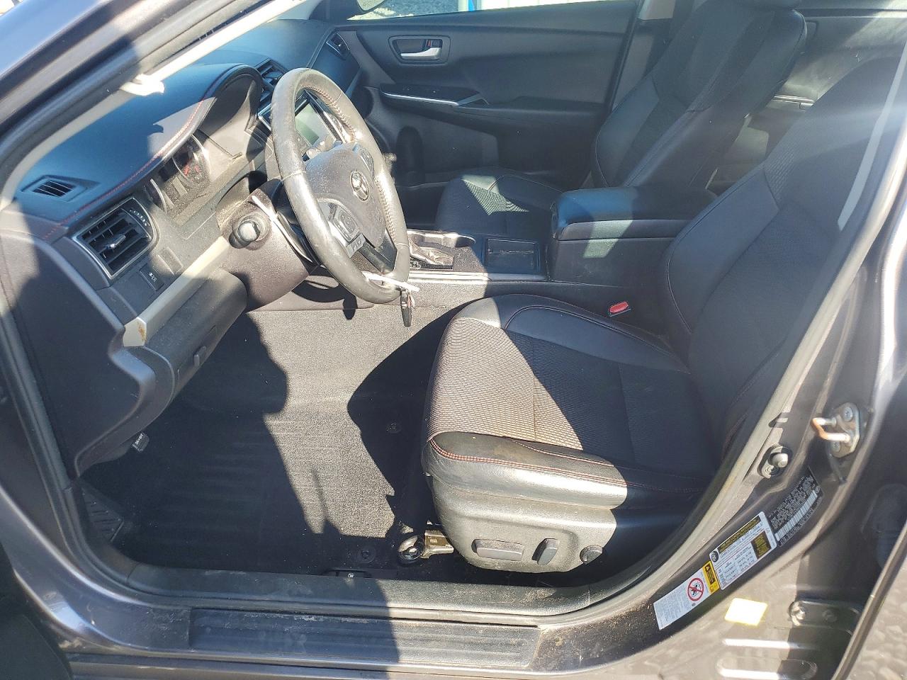 2016 TOYOTA CAMRY SE photo 7