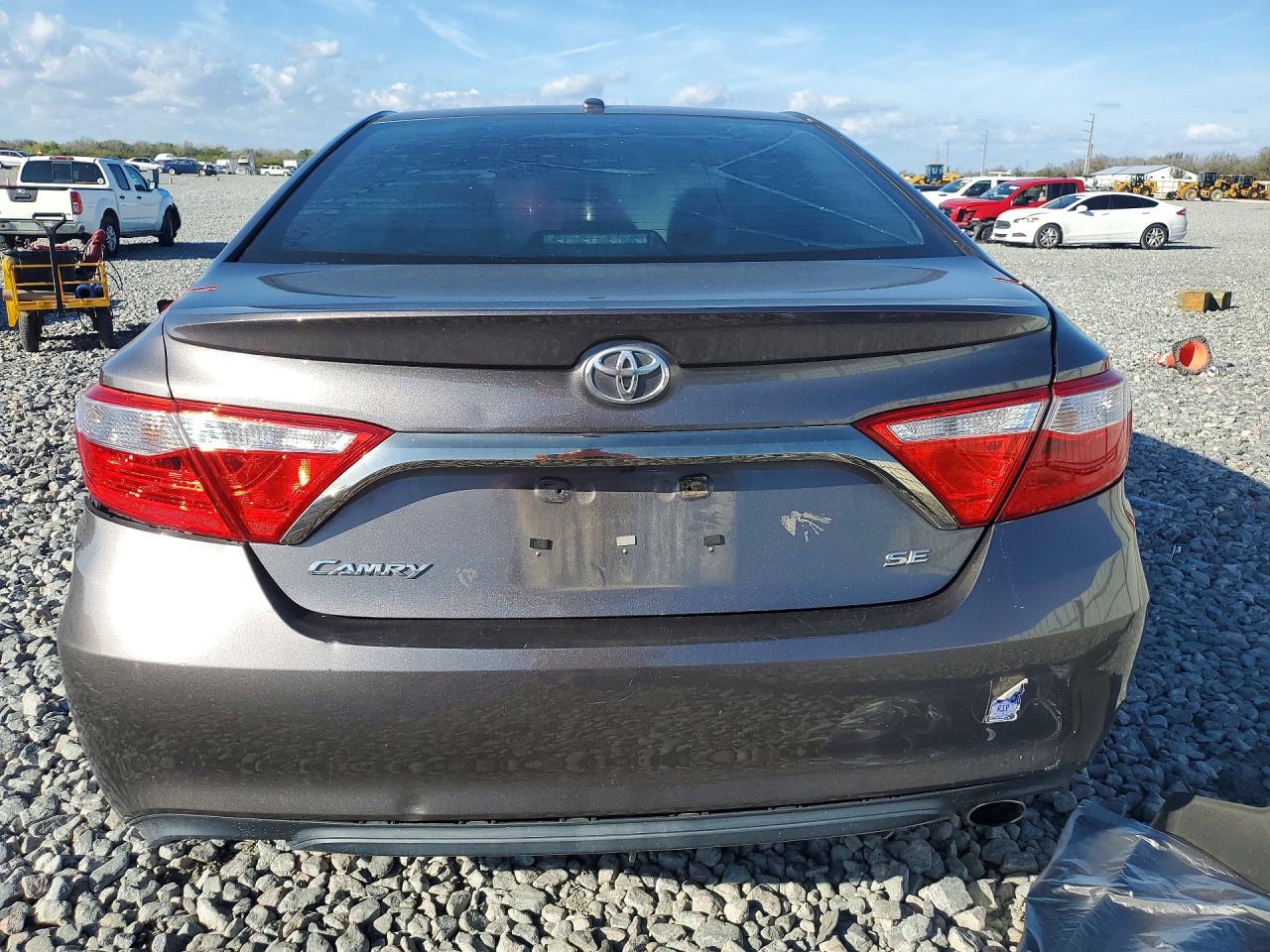 2016 TOYOTA CAMRY SE photo 6
