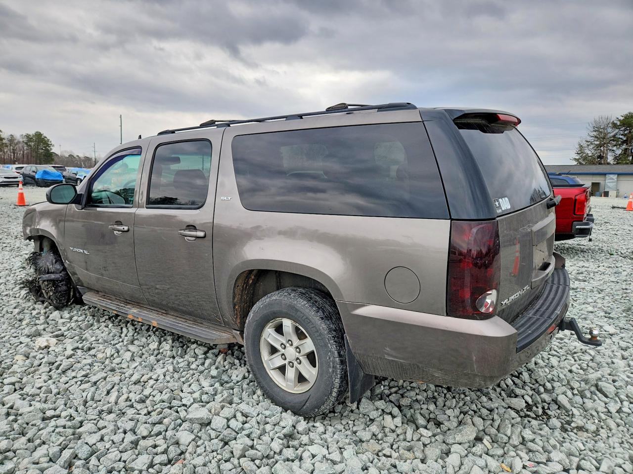 2013 GMC YUKON XL K1500 SLT photo 2