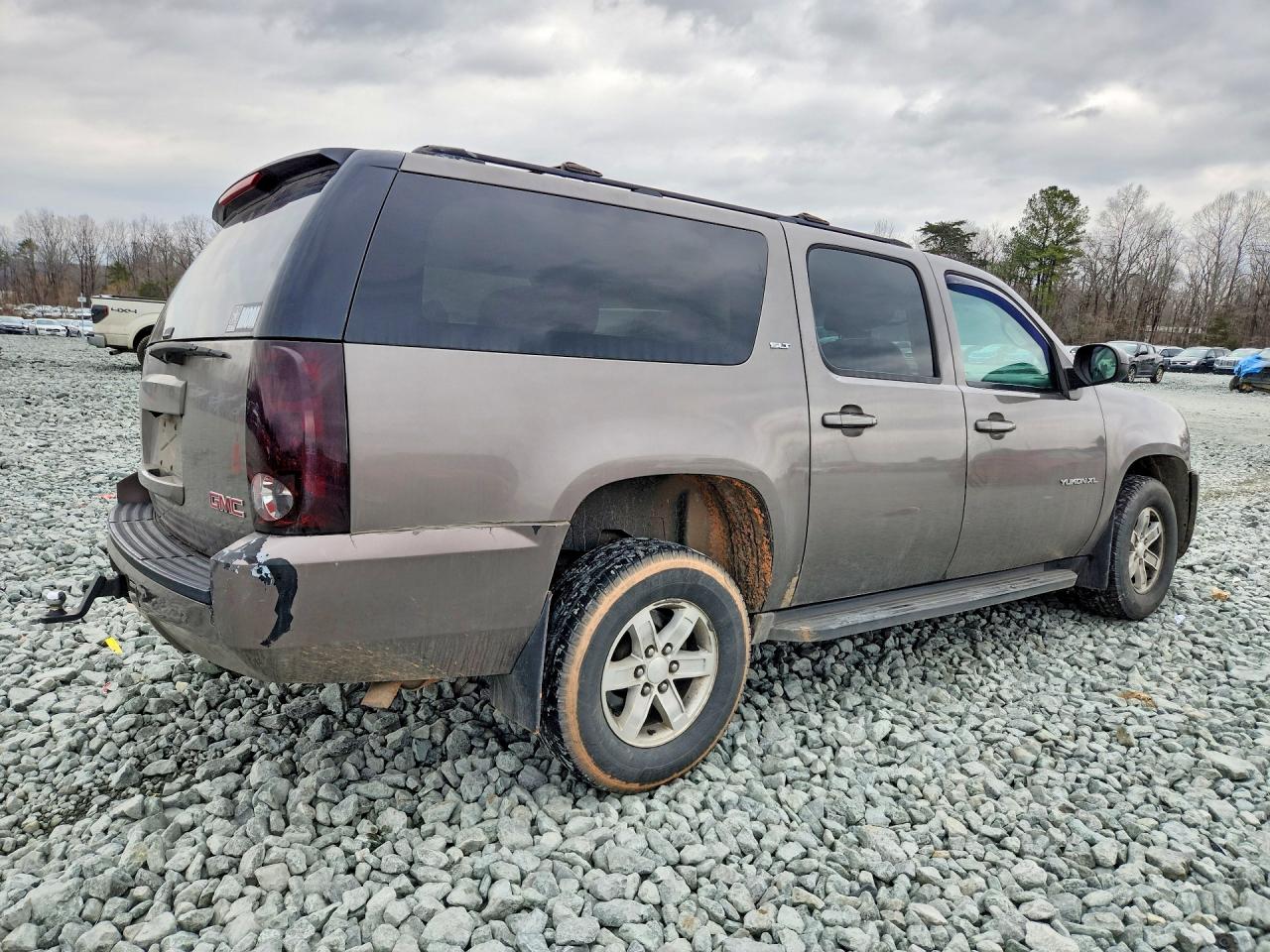2013 GMC YUKON XL K1500 SLT photo 3