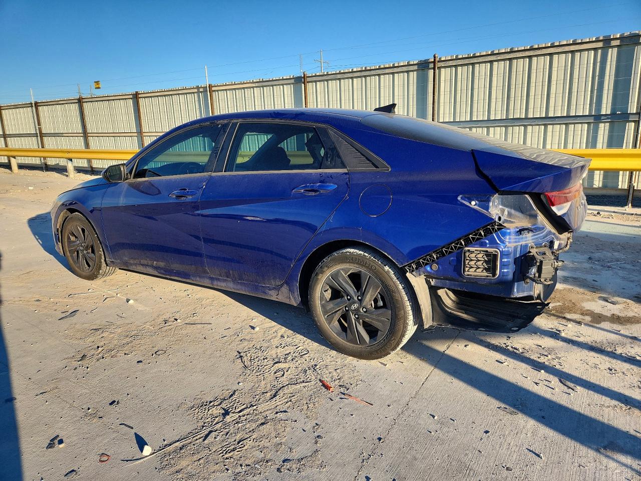 2022 HYUNDAI ELANTRA SEL photo 3