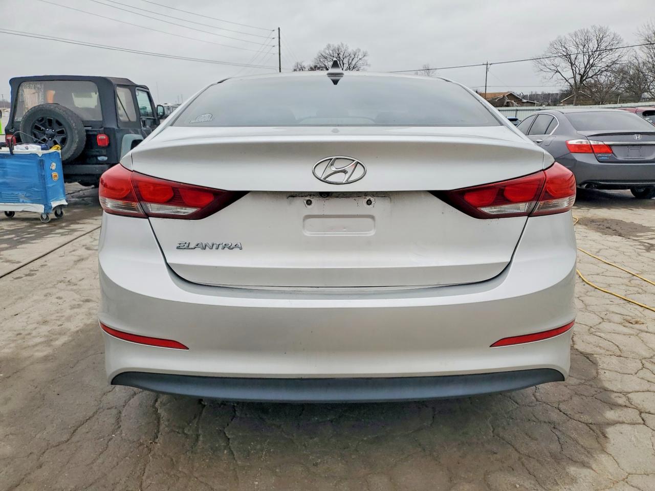 2017 HYUNDAI ELANTRA SE photo 6