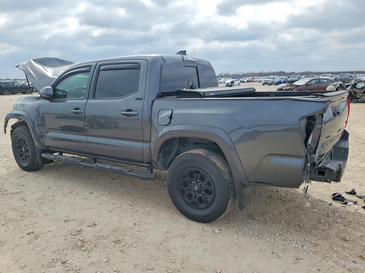 2022 TOYOTA TACOMA photo 2