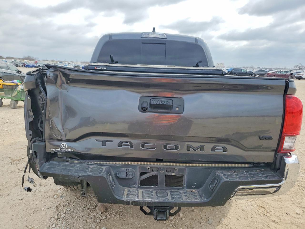 2022 TOYOTA TACOMA photo 6