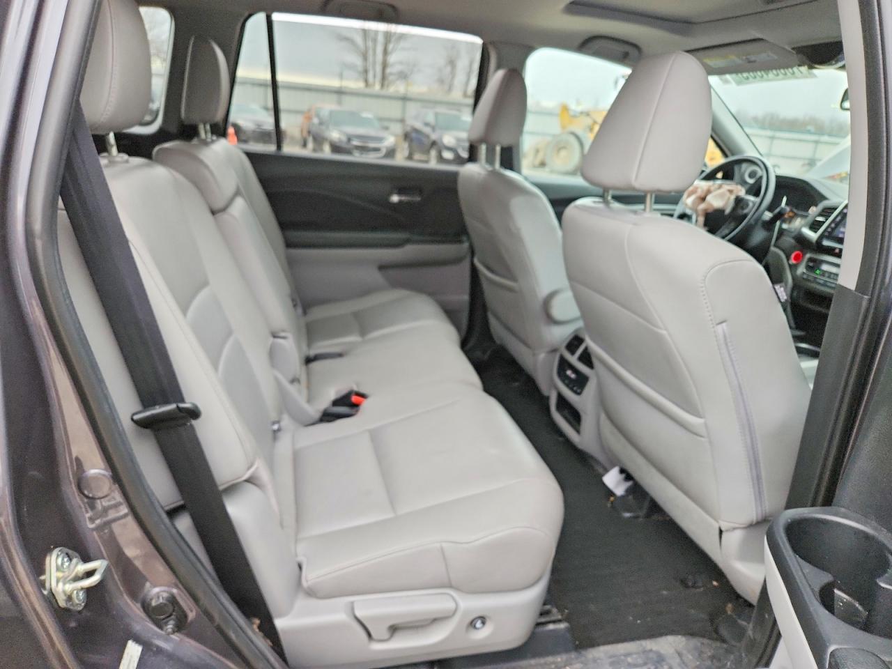 2016 HONDA PILOT EXL photo 11